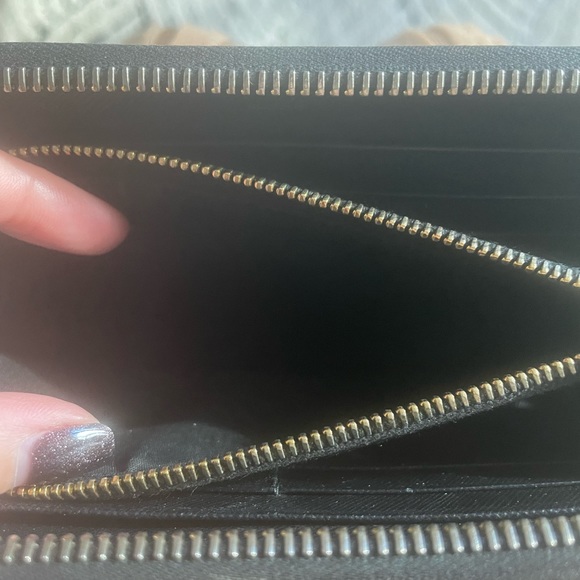 Prada zip wallet - Picture 4 of 10